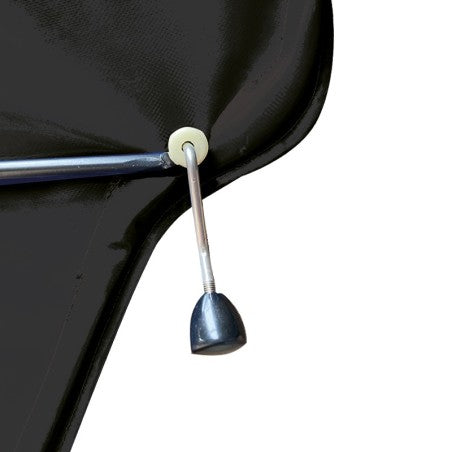 MÉHARI AM RECHTER DEUR MET ZWARTE PVC HOES